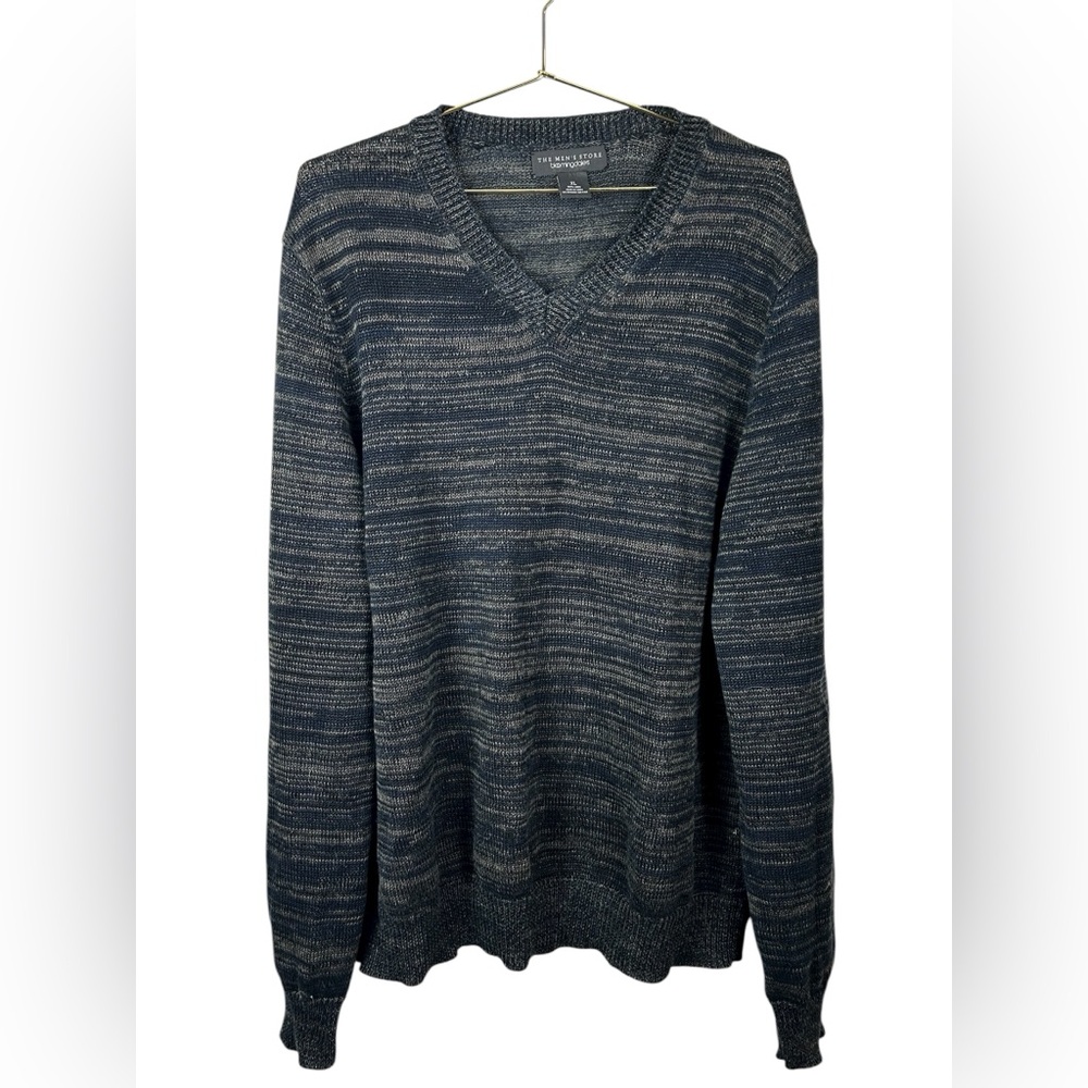 The Men's Store Bloomingdale’s V-neck sweater in a multi-color